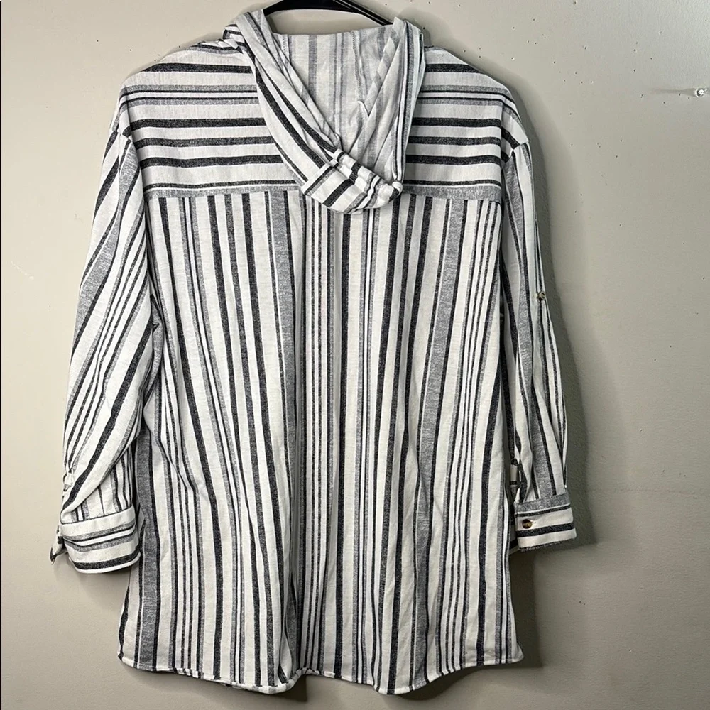 Eden & Olivia Black and White Striped Top - Picture 6 of 9